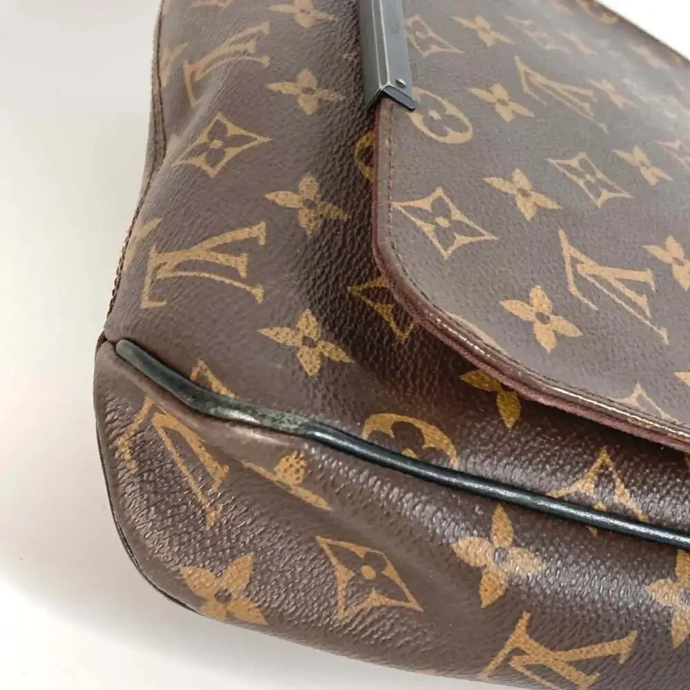 LOUIS VUITTON Black Monogram Canvas Messenger Shoulder Bag - Picture 4 of 16